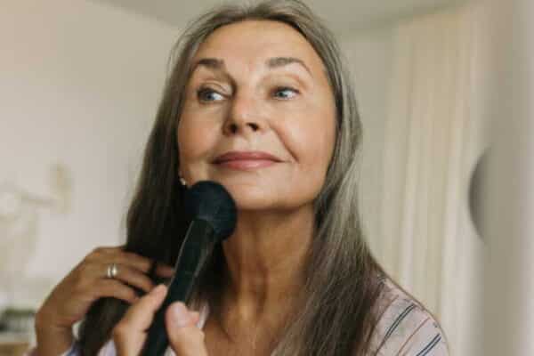 Mature Skin: These 2 Types of Foundation That Emphasize Wrinkles According to a Makeup Artist (and What to Replace Them With)