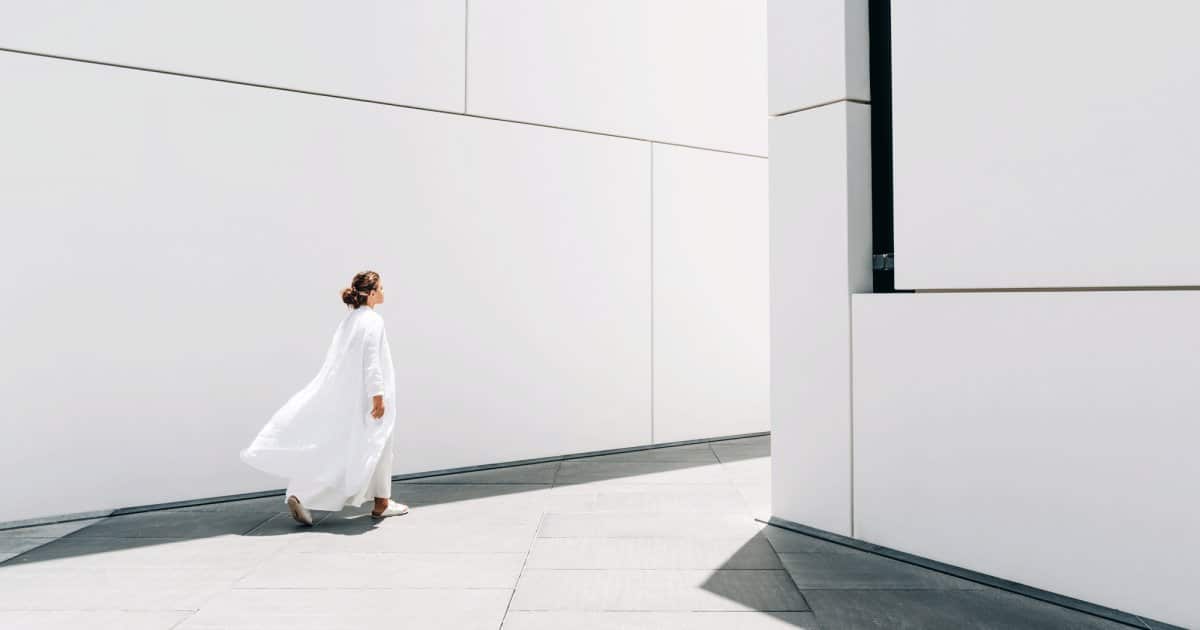 Organized Placards, Perfect Skin, and Monochrome Wardrobes: How "Clean Culture" Became Our New Chaos